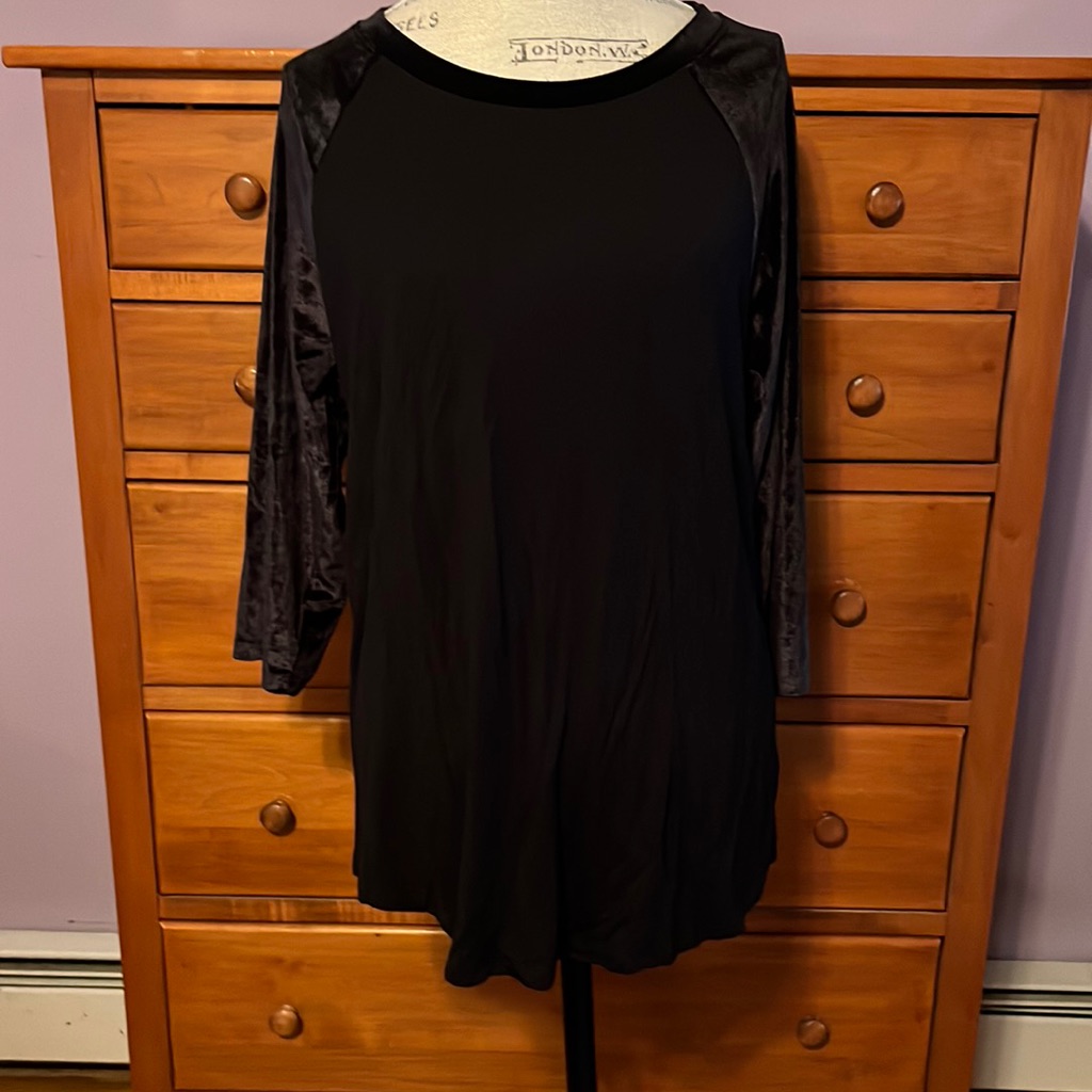 Torrid Nwt Sz L 12 Black Velvet, Raglan Sleeve Top